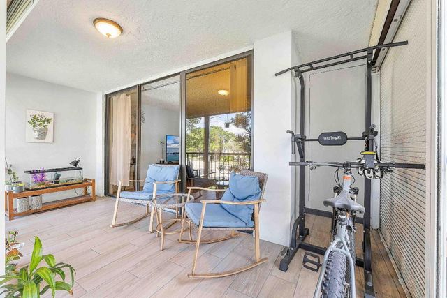 16475 Golf Club Road 207, Weston, FL 33326