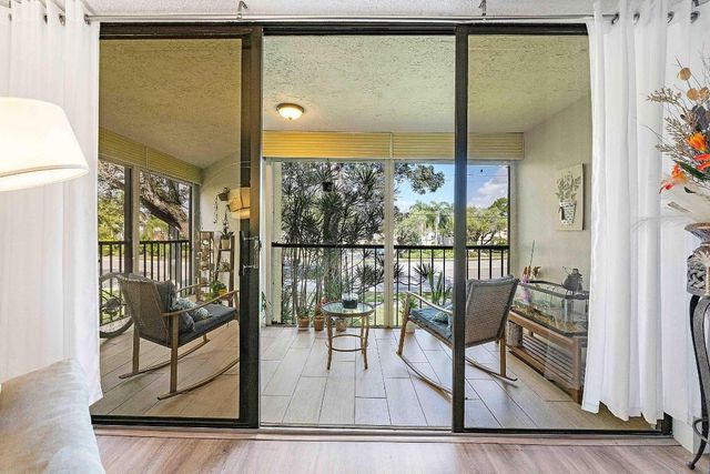 16475 Golf Club Road 207, Weston, FL 33326