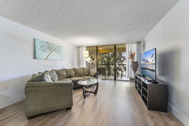 16475 Golf Club Road 207, Weston, FL 33326