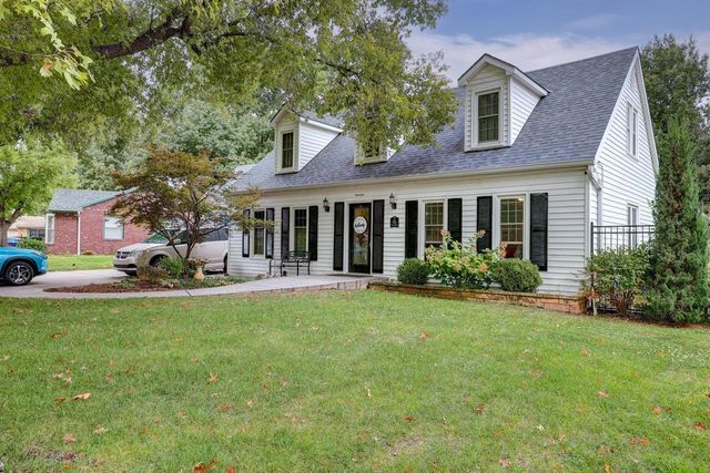 19 Fleetwood Dr, Winfield, KS 67156