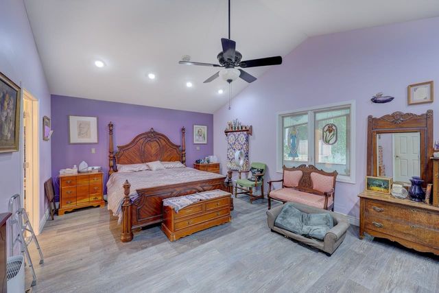 19 Fleetwood Dr, Winfield, KS 67156