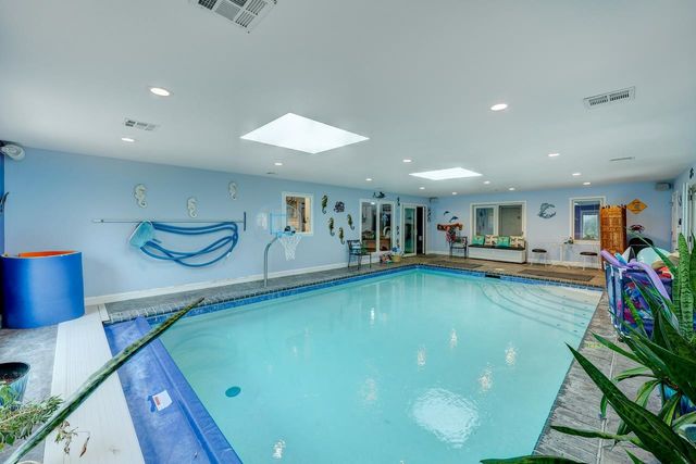 19 Fleetwood Dr, Winfield, KS 67156