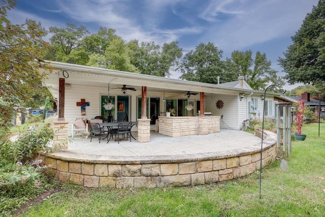 19 Fleetwood Dr, Winfield, KS 67156