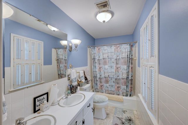 19 Fleetwood Dr, Winfield, KS 67156