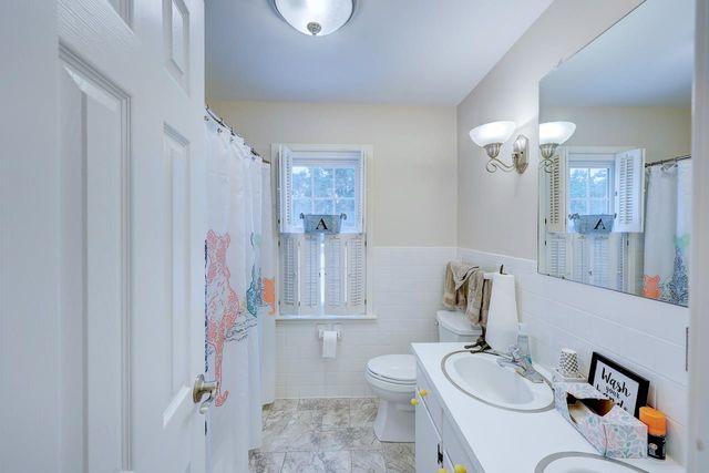 19 Fleetwood Dr, Winfield, KS 67156