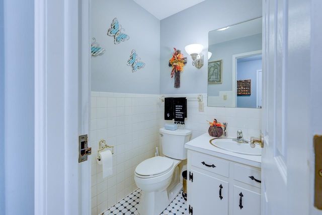 19 Fleetwood Dr, Winfield, KS 67156