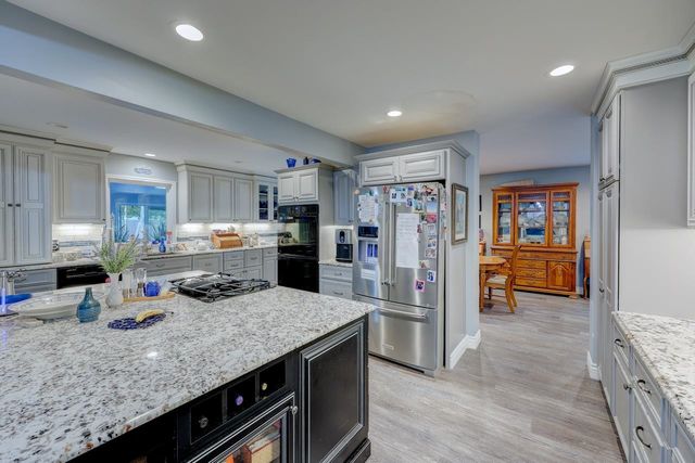 19 Fleetwood Dr, Winfield, KS 67156