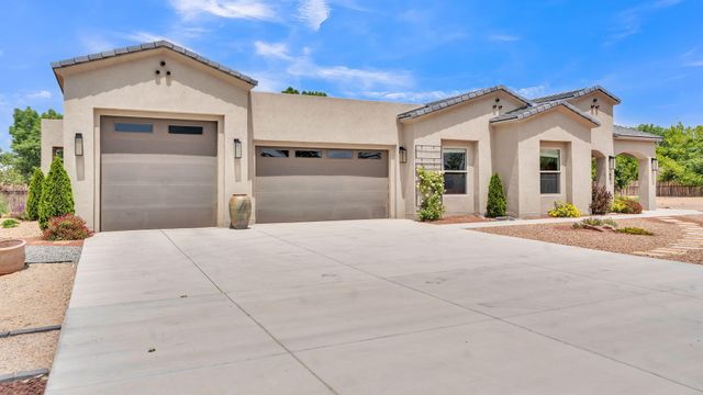 60 Camino De Claudio, Corrales, NM 87048