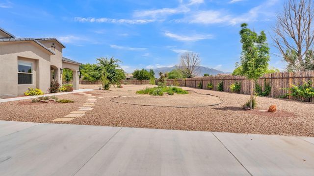 60 Camino De Claudio, Corrales, NM 87048