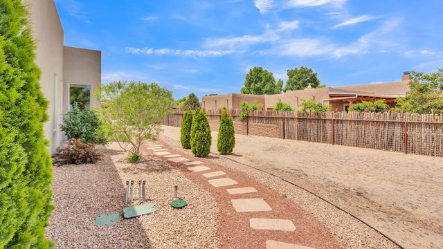 60 Camino De Claudio, Corrales, NM 87048
