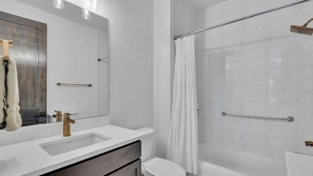 60 Camino De Claudio, Corrales, NM 87048