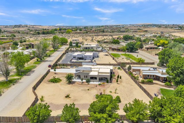 60 Camino De Claudio, Corrales, NM 87048