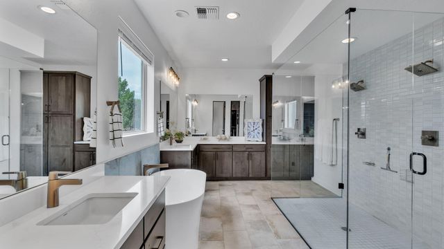 60 Camino De Claudio, Corrales, NM 87048