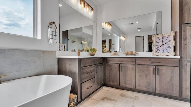 60 Camino De Claudio, Corrales, NM 87048