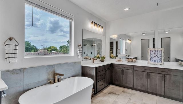 60 Camino De Claudio, Corrales, NM 87048