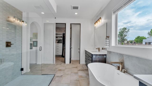 60 Camino De Claudio, Corrales, NM 87048