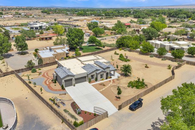 60 Camino De Claudio, Corrales, NM 87048