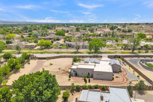 60 Camino De Claudio, Corrales, NM 87048
