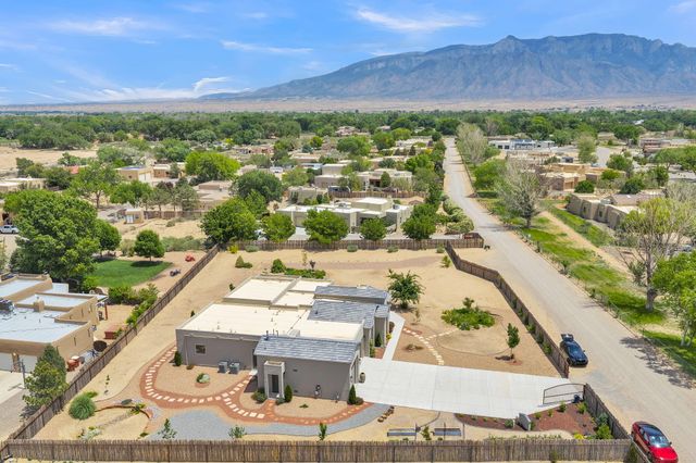 60 Camino De Claudio, Corrales, NM 87048