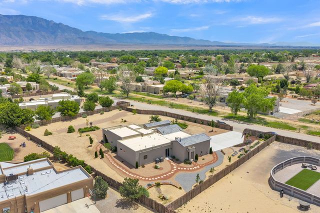 60 Camino De Claudio, Corrales, NM 87048