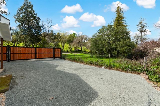 2192 1st Ave, Napa, CA 94558