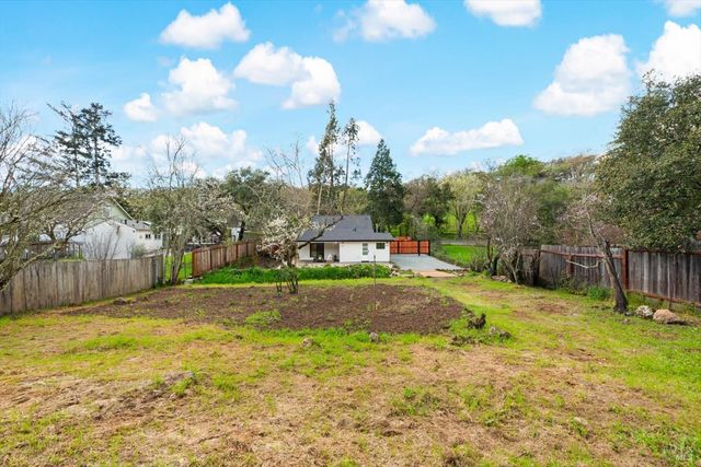 2192 1st Ave, Napa, CA 94558