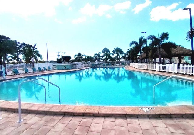 5221 BEECHMONT AVENUE, Sarasota, FL 34234