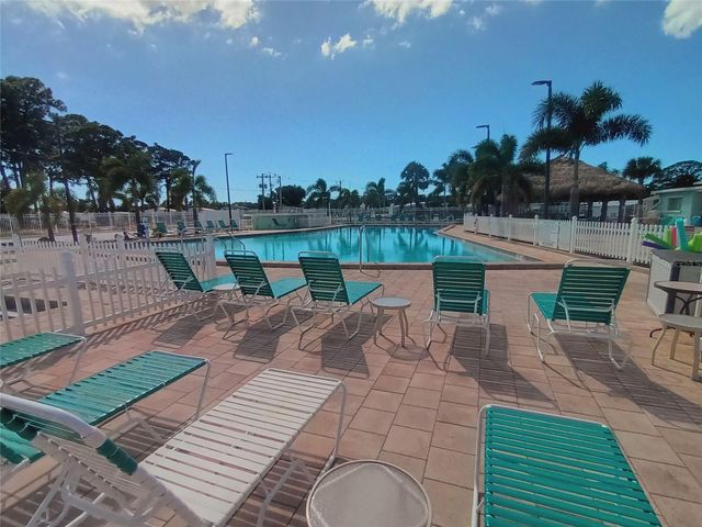 5221 BEECHMONT AVENUE, Sarasota, FL 34234