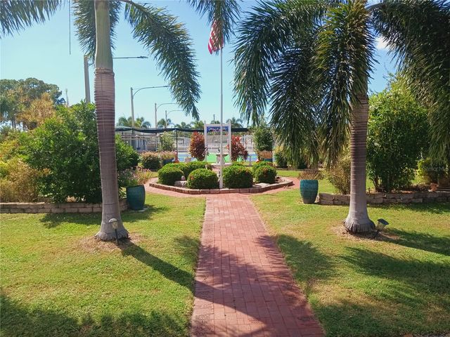 5221 BEECHMONT AVENUE, Sarasota, FL 34234