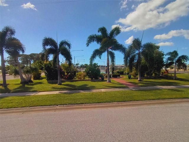 5221 BEECHMONT AVENUE, Sarasota, FL 34234