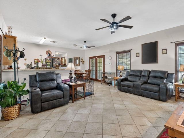 285 Mini Lane, Livingston, TX 77351