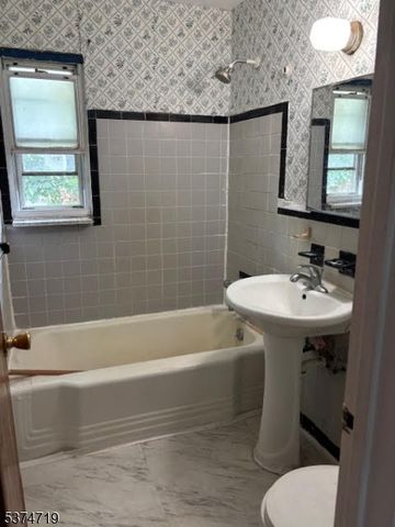 634 Bartell Pl, Ridgewood Village, NJ 07450