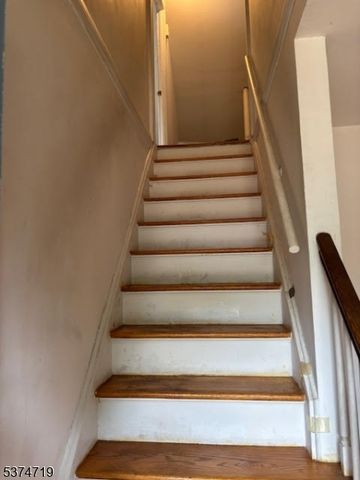 634 Bartell Pl, Ridgewood Village, NJ 07450