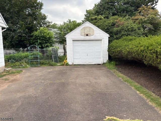 634 Bartell Pl, Ridgewood Village, NJ 07450