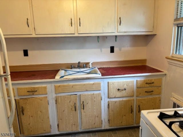 634 Bartell Pl, Ridgewood Village, NJ 07450