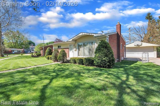 22823 N Brookside Drive, Dearborn Heights, MI 48125