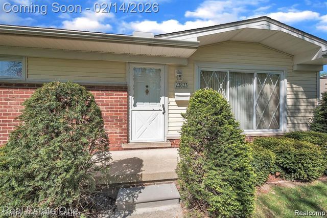 22823 N Brookside Drive, Dearborn Heights, MI 48125