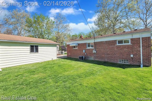 22823 N Brookside Drive, Dearborn Heights, MI 48125