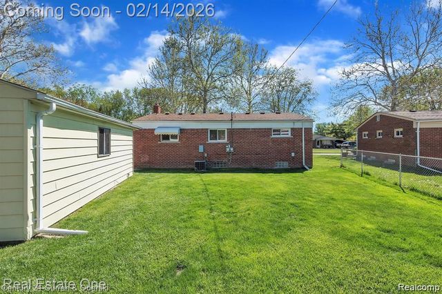 22823 N Brookside Drive, Dearborn Heights, MI 48125