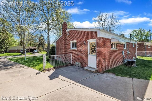 22823 N Brookside Drive, Dearborn Heights, MI 48125