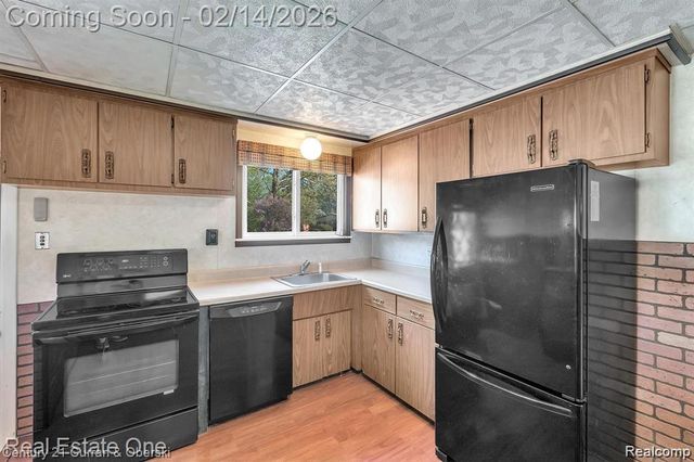 22823 N Brookside Drive, Dearborn Heights, MI 48125