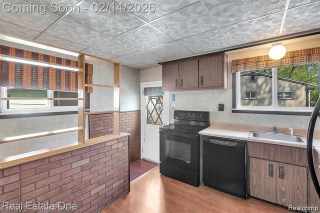 22823 N Brookside Drive, Dearborn Heights, MI 48125
