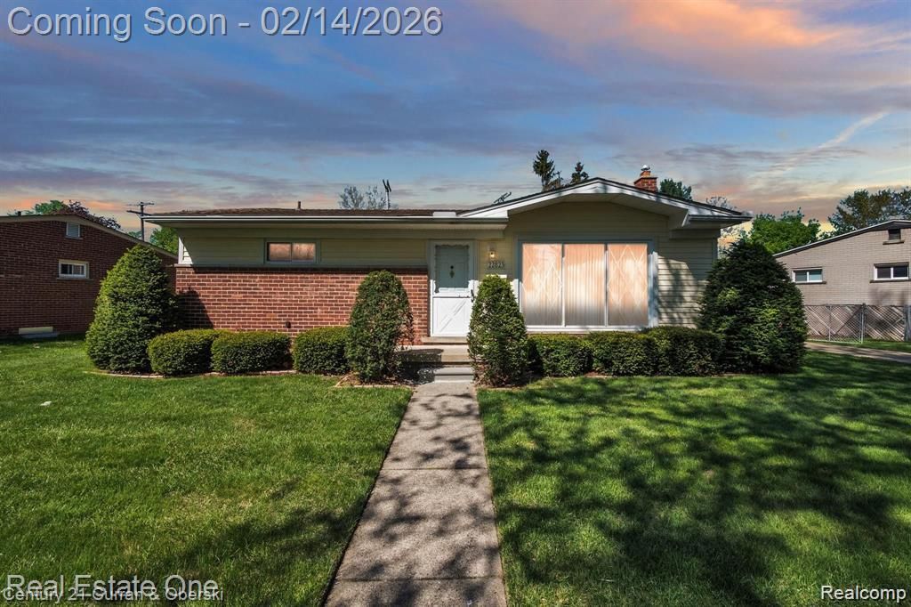 22823 N Brookside Drive, Dearborn Heights, MI 48125