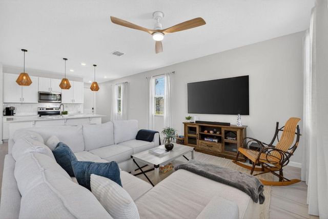 5624 SE Edgewater Circle, Stuart, FL 34997