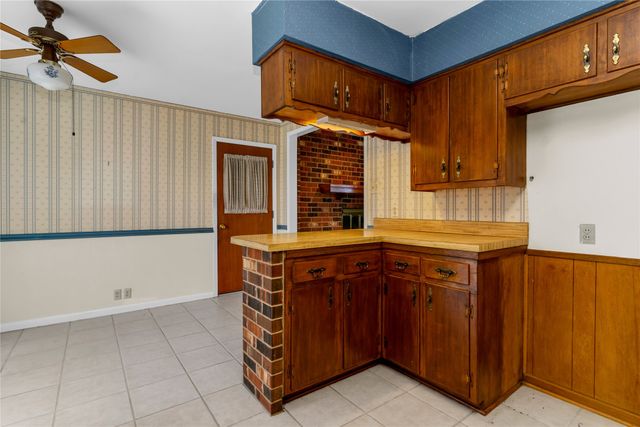 1301 Rose Avenue, Cleburne, TX 76033