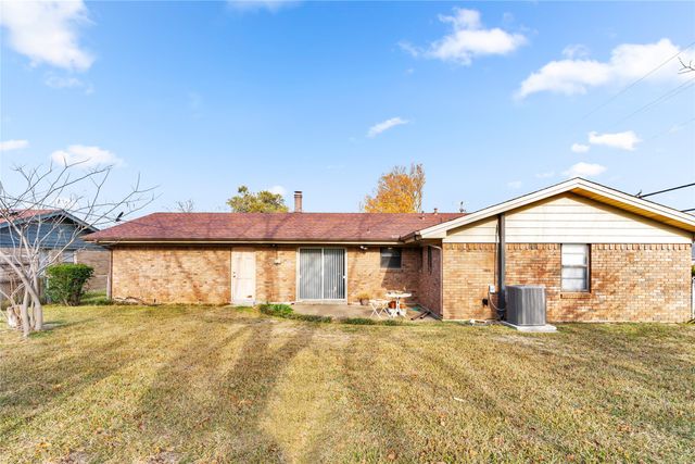 1301 Rose Avenue, Cleburne, TX 76033