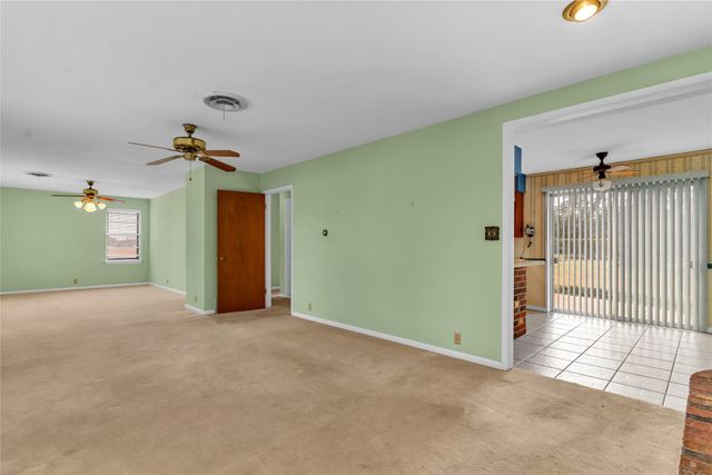 1301 Rose Avenue, Cleburne, TX 76033