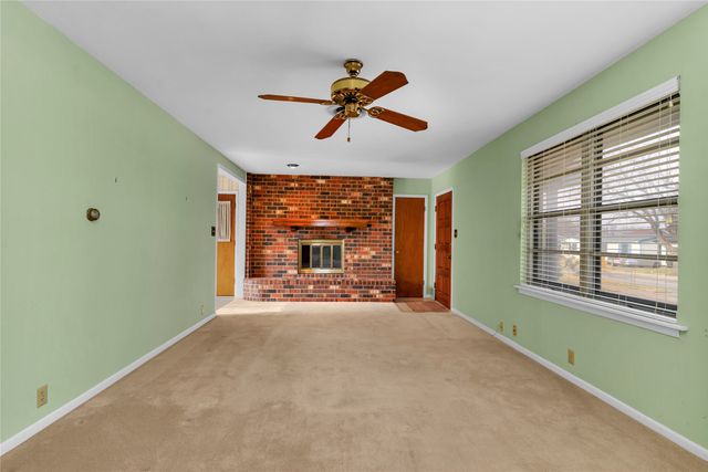 1301 Rose Avenue, Cleburne, TX 76033