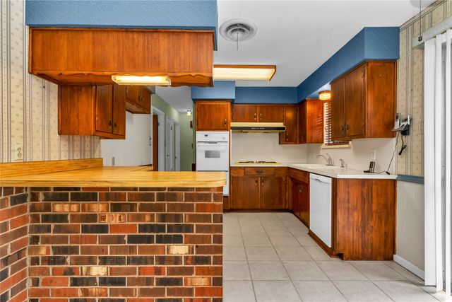 1301 Rose Avenue, Cleburne, TX 76033