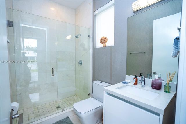 10272 NW 75th Ter, Doral, FL 33178